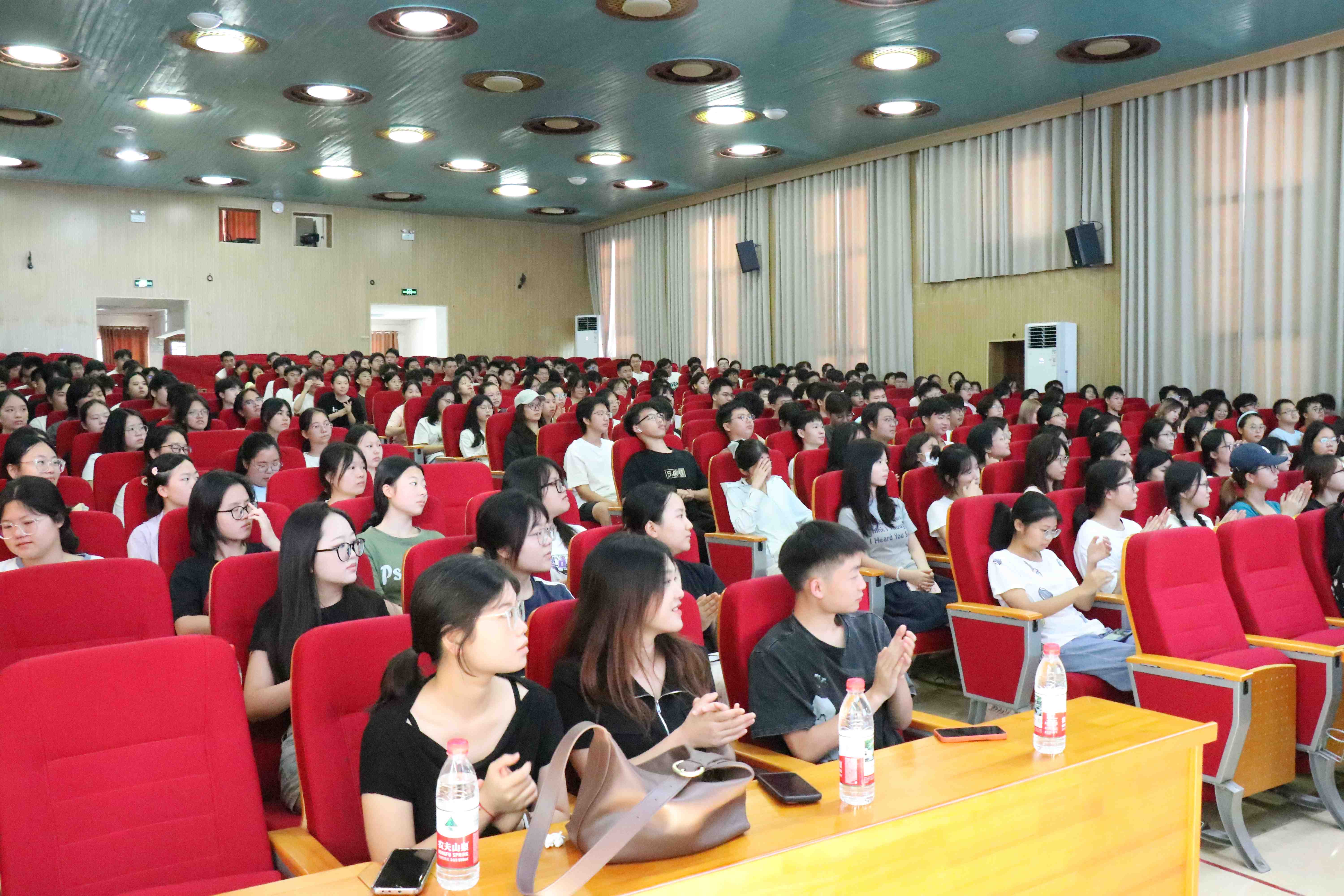 图为会议现场3.JPG