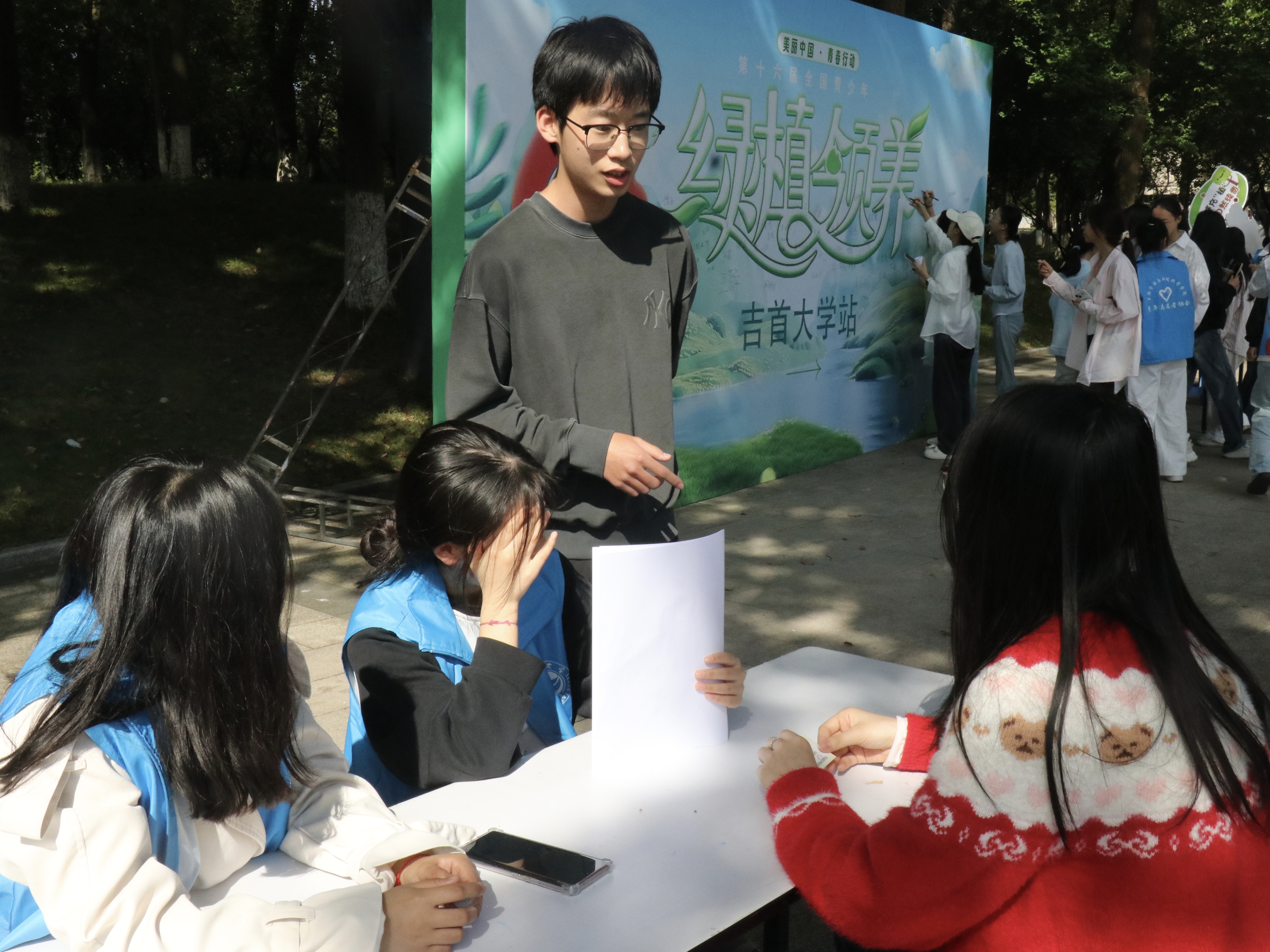图为绿植你划我猜现场(2).jpg