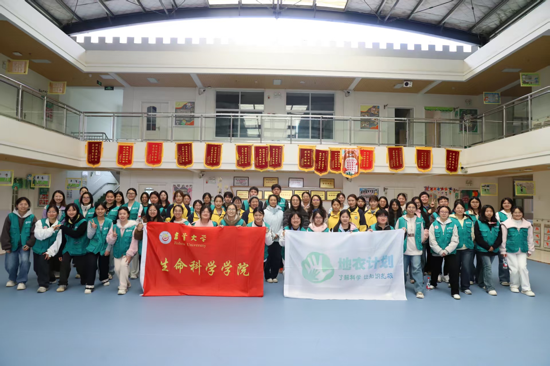 图为志愿者合照.jpg
